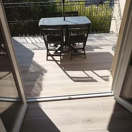 Studio Meuble Climatise Avec Terrasse Draguignan Exterior foto
